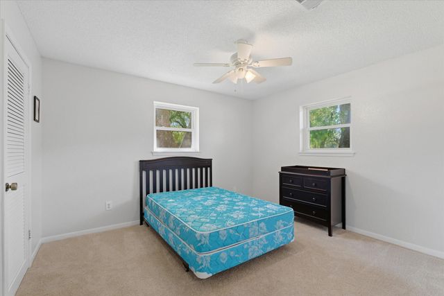 4014 Pin Oak Drive, Mont Belvieu, TX 77523