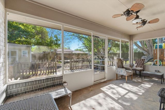 4014 Pin Oak Drive, Mont Belvieu, TX 77523