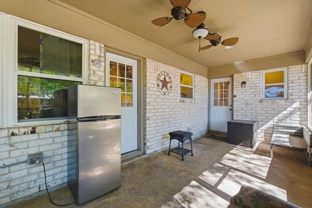 4014 Pin Oak Drive, Mont Belvieu, TX 77523