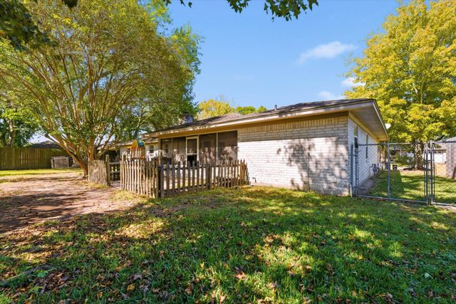 4014 Pin Oak Drive, Mont Belvieu, TX 77523