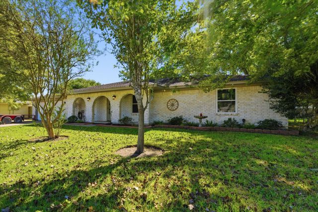 4014 Pin Oak Drive, Mont Belvieu, TX 77523