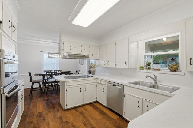 4014 Pin Oak Drive, Mont Belvieu, TX 77523