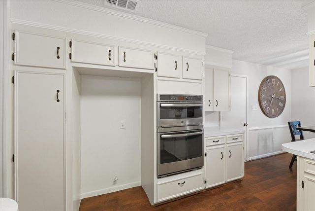 4014 Pin Oak Drive, Mont Belvieu, TX 77523