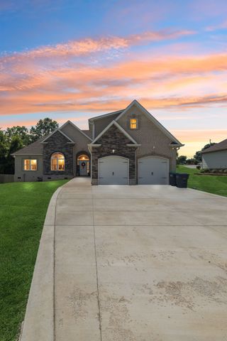 3622 Oakland Rd, Clarksville, TN 37040