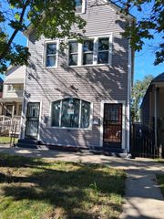 8716 S MARQUETTE Avenue, Chicago, IL 60617