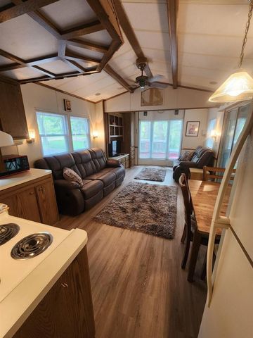 495 Sunset Circle, Edgerton, WI 53534