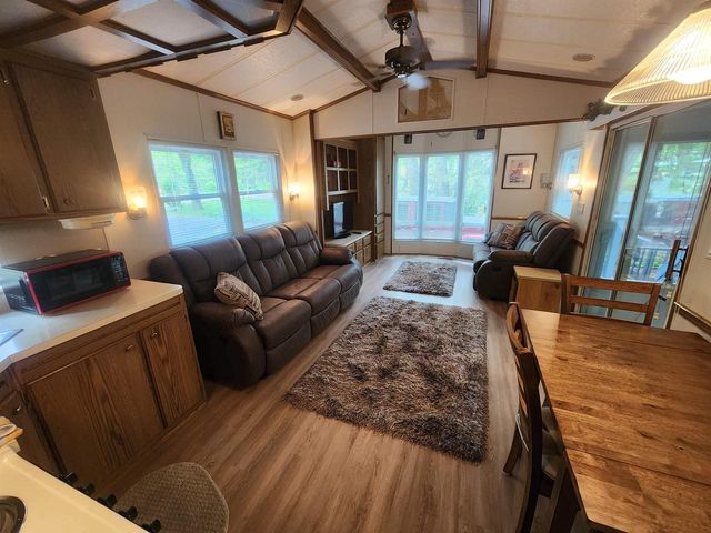 495 Sunset Circle, Edgerton, WI 53534