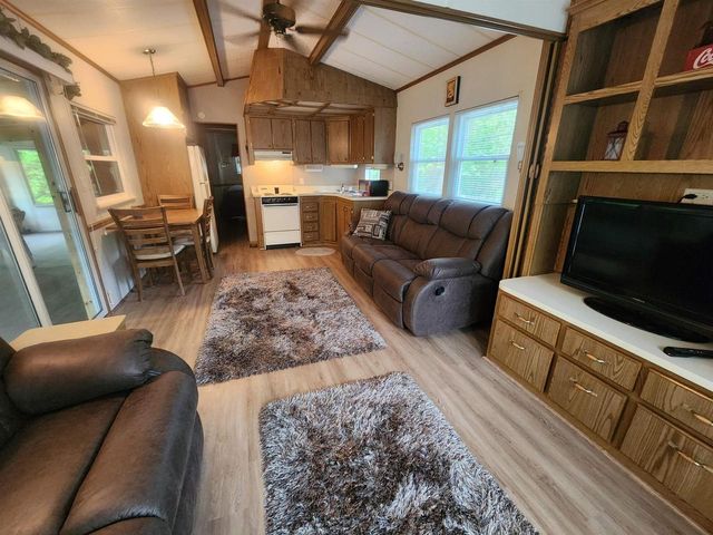 495 Sunset Circle, Edgerton, WI 53534