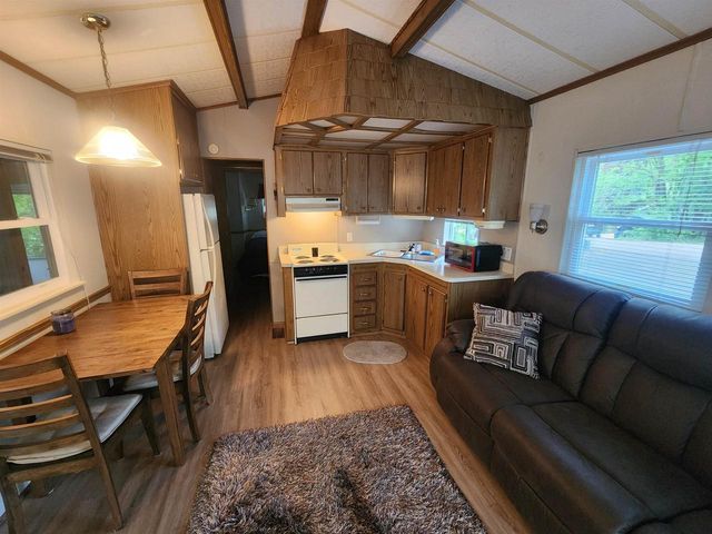 495 Sunset Circle, Edgerton, WI 53534