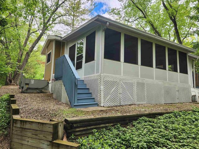 495 Sunset Circle, Edgerton, WI 53534