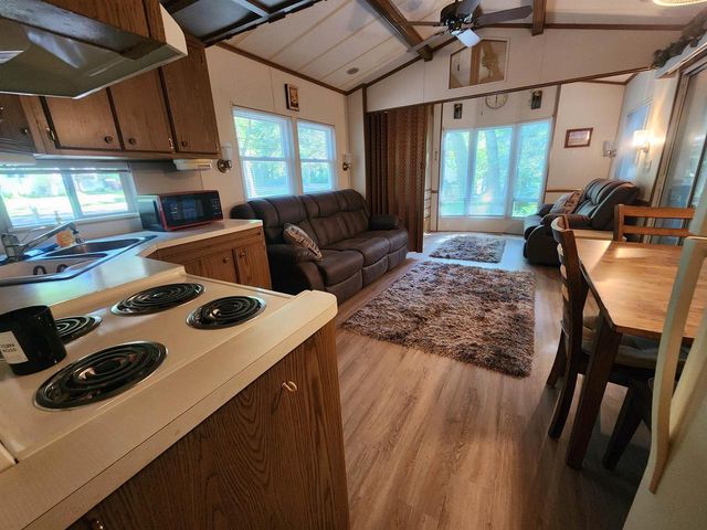 495 Sunset Circle, Edgerton, WI 53534