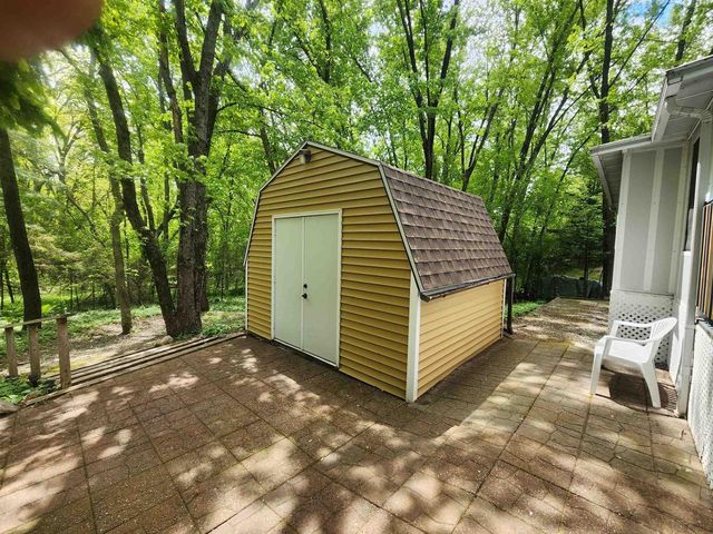 495 Sunset Circle, Edgerton, WI 53534