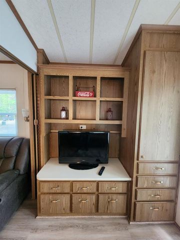 495 Sunset Circle, Edgerton, WI 53534