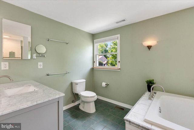 13107 PARSON LN, Fairfax, VA 22033
