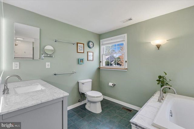 13107 PARSON LN, Fairfax, VA 22033