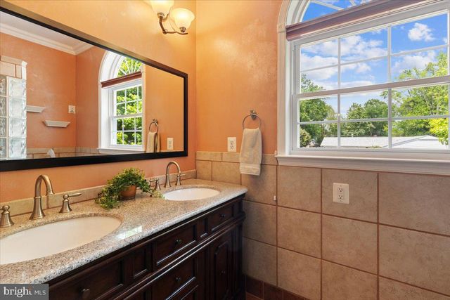 13107 PARSON LN, Fairfax, VA 22033