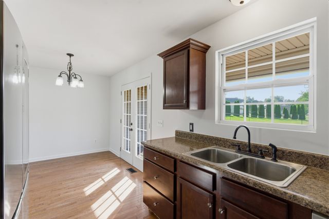 738 Sycamore Dr, Springfield, TN 37172