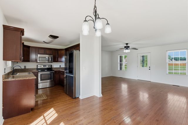 738 Sycamore Dr, Springfield, TN 37172