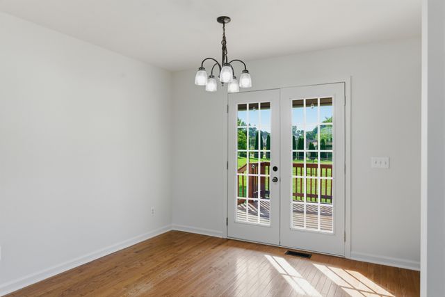 738 Sycamore Dr, Springfield, TN 37172