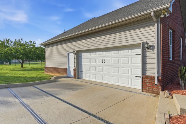 738 Sycamore Dr, Springfield, TN 37172