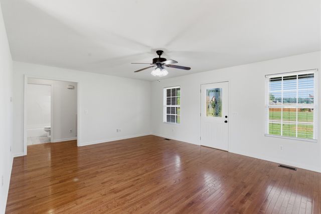 738 Sycamore Dr, Springfield, TN 37172