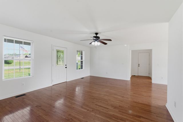 738 Sycamore Dr, Springfield, TN 37172