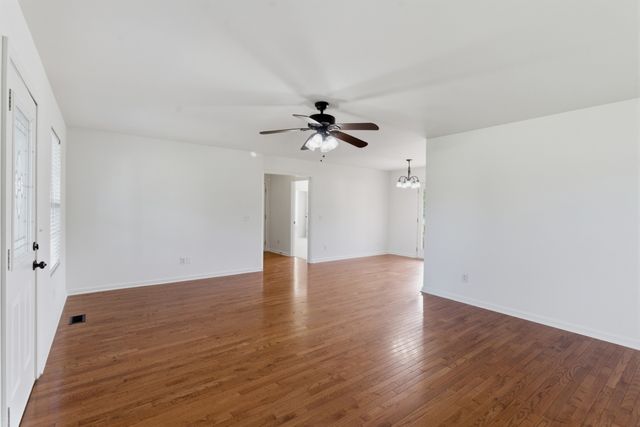 738 Sycamore Dr, Springfield, TN 37172