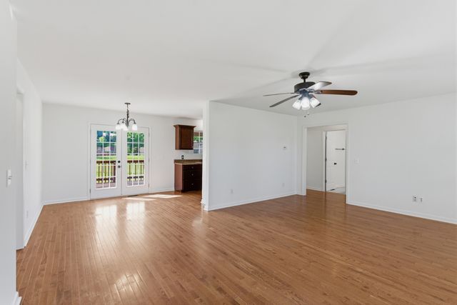 738 Sycamore Dr, Springfield, TN 37172