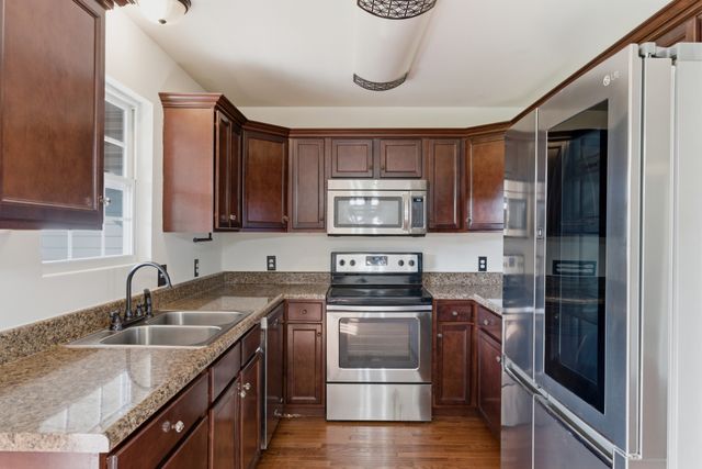738 Sycamore Dr, Springfield, TN 37172