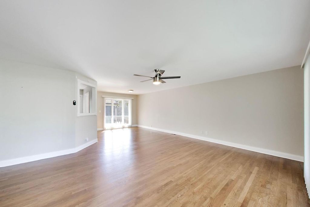 655 Thornwood Drive, Buffalo Grove, IL 60089 — photo 2
