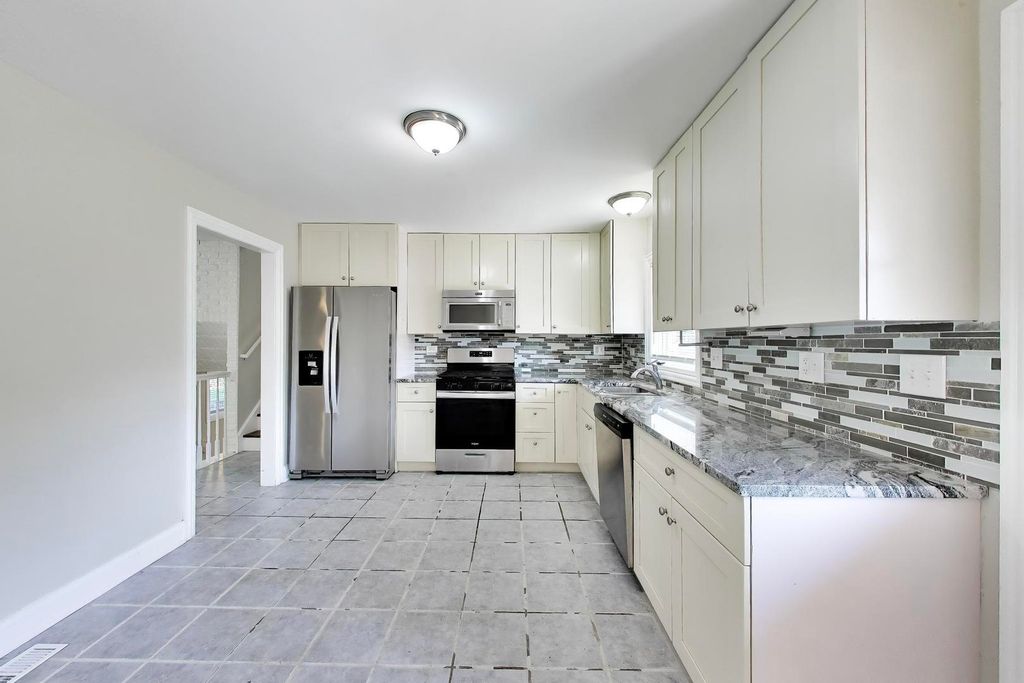 655 Thornwood Drive, Buffalo Grove, IL 60089 — photo 3