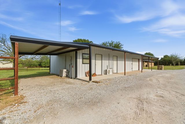 187 County Road 4195, Decatur, TX 76234