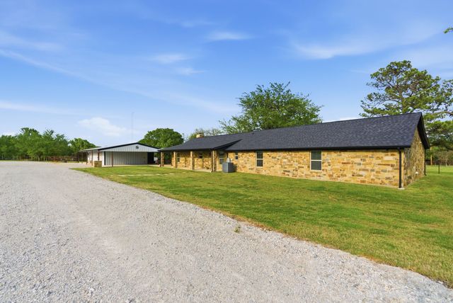 187 County Road 4195, Decatur, TX 76234