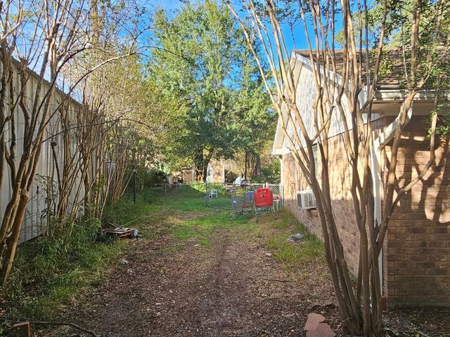 119 Heatherwood Drive, Spring, TX 77386