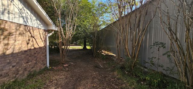 119 Heatherwood Drive, Spring, TX 77386