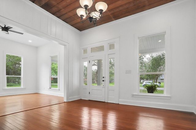 306 Rivers ST, Smithville, TX 78957