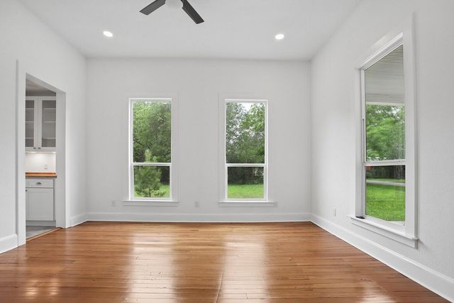306 Rivers ST, Smithville, TX 78957