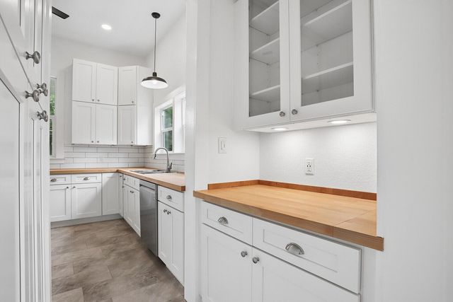 306 Rivers ST, Smithville, TX 78957