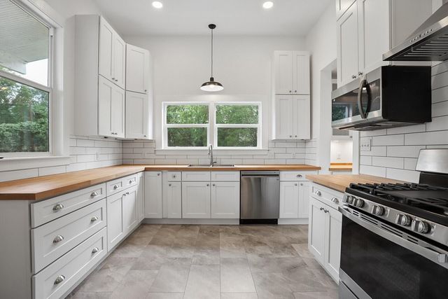 306 Rivers ST, Smithville, TX 78957