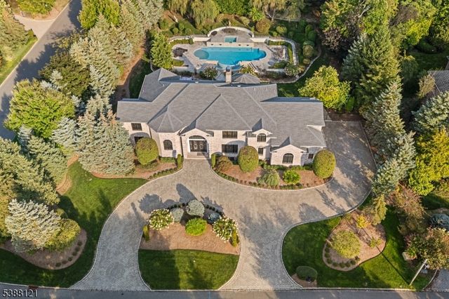 118 Hoover Dr, Cresskill Boro, NJ 07626