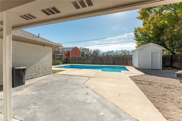 610 Betsy Ross Drive, Arlington, TX 76002