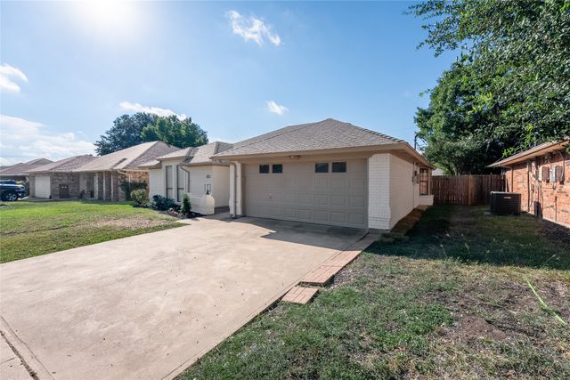 610 Betsy Ross Drive, Arlington, TX 76002