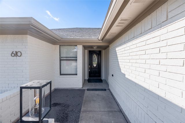 610 Betsy Ross Drive, Arlington, TX 76002