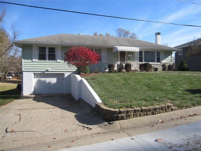2105 Chambers Avenue, St Joseph, MO 64506