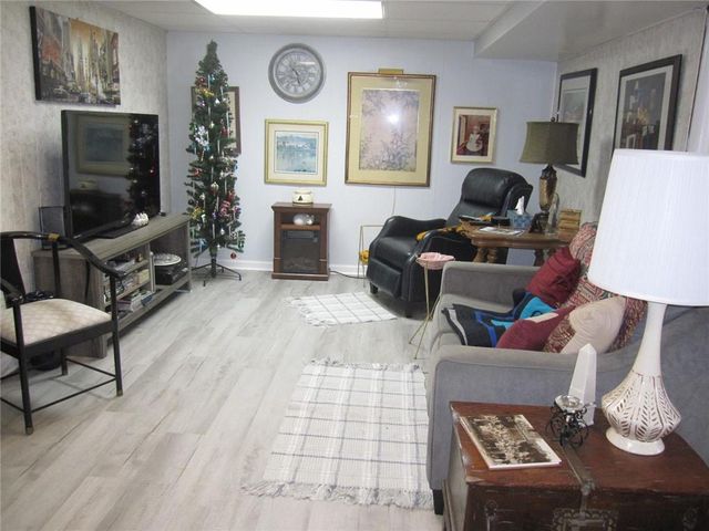 2105 Chambers Avenue, St Joseph, MO 64506