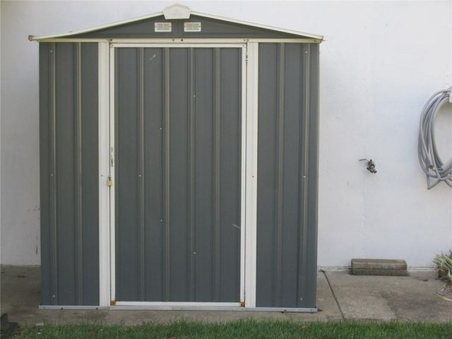 2105 Chambers Avenue, St Joseph, MO 64506