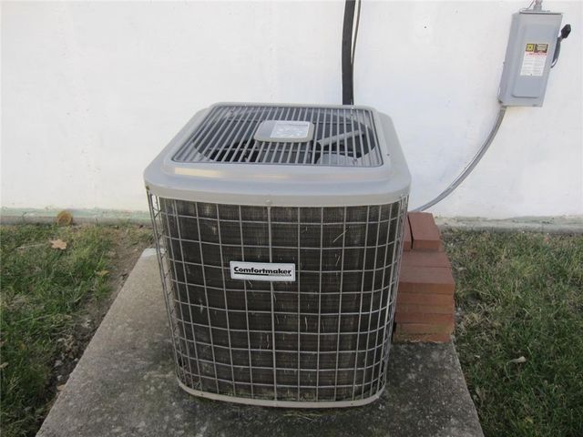 2105 Chambers Avenue, St Joseph, MO 64506