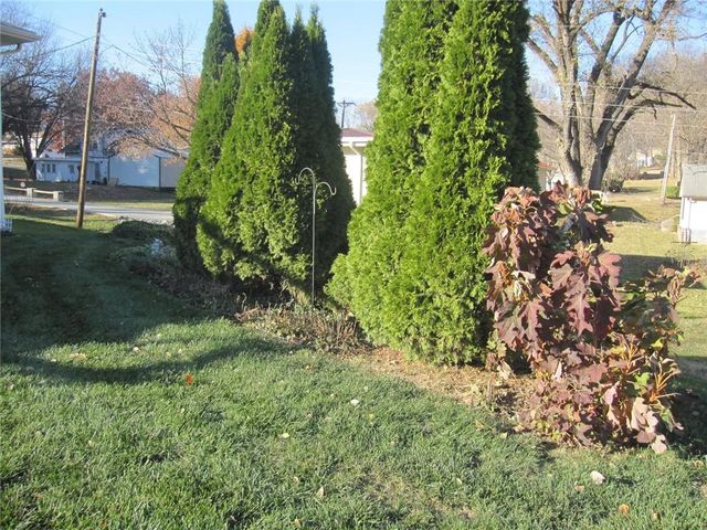 2105 Chambers Avenue, St Joseph, MO 64506