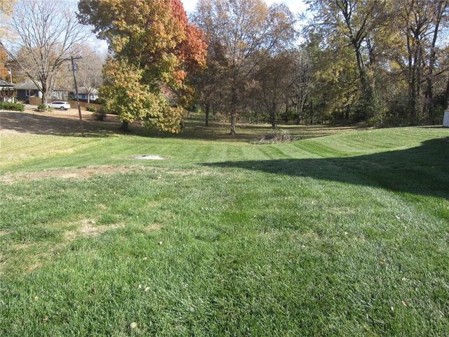 2105 Chambers Avenue, St Joseph, MO 64506