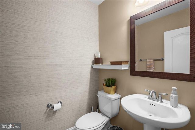 9141 AUTUMN GLORY LN, Bristow, VA 20136